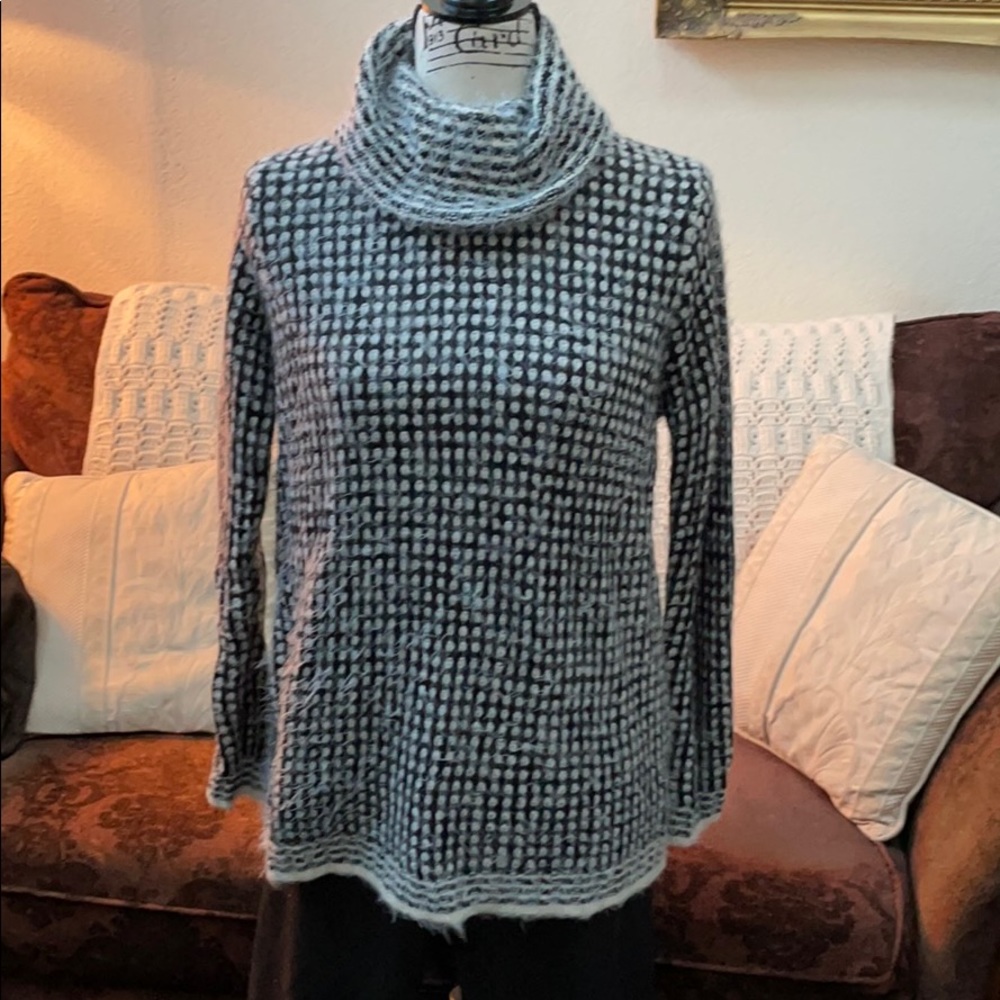 GNW Black/Cream Sweater